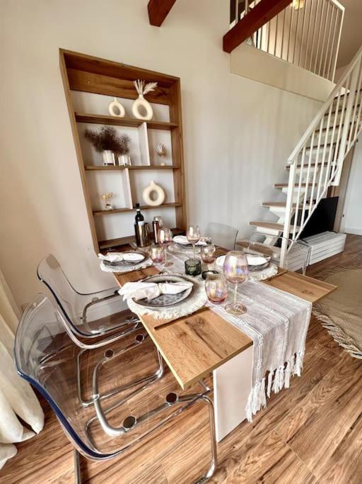 Bali Home Stylische Wohnung Mit Terrasse Schoenefeld Ngoại thất bức ảnh