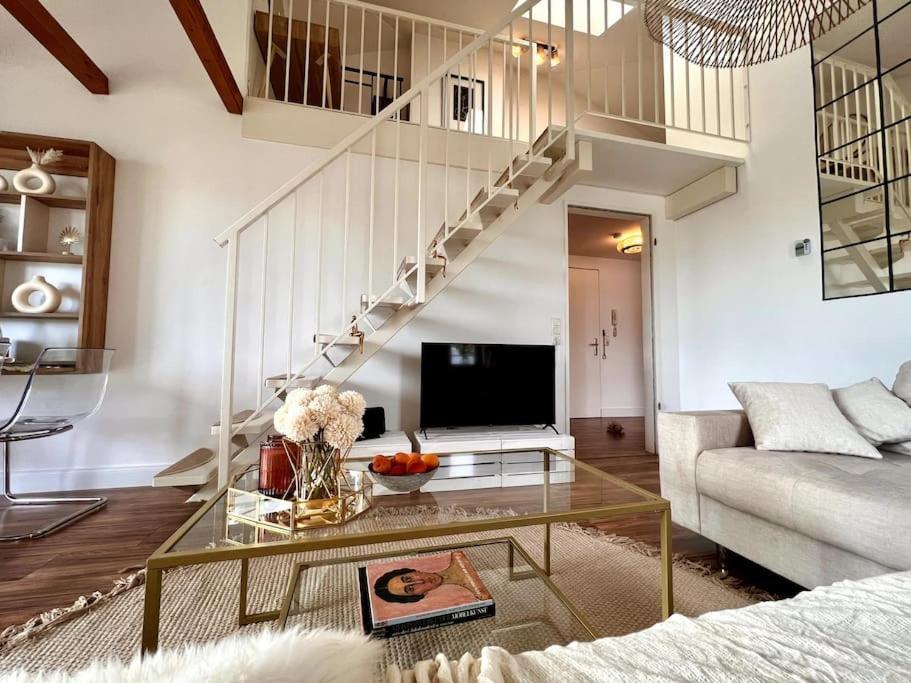 Bali Home Stylische Wohnung Mit Terrasse Schoenefeld Ngoại thất bức ảnh