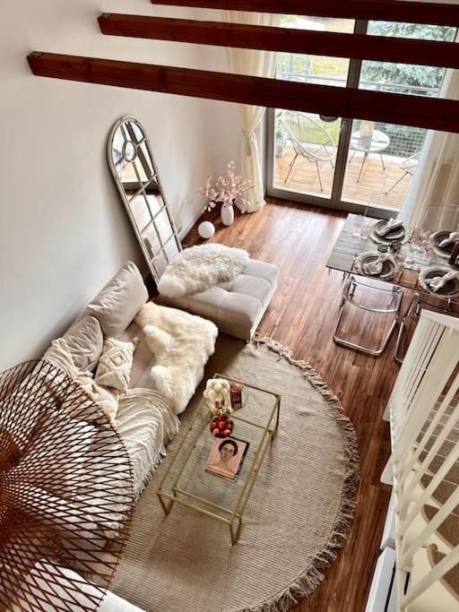 Bali Home Stylische Wohnung Mit Terrasse Schoenefeld Ngoại thất bức ảnh