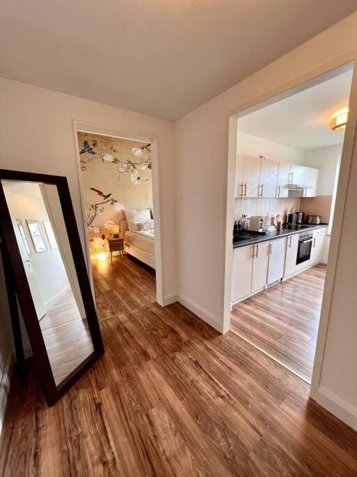 Bali Home Stylische Wohnung Mit Terrasse Schoenefeld Ngoại thất bức ảnh