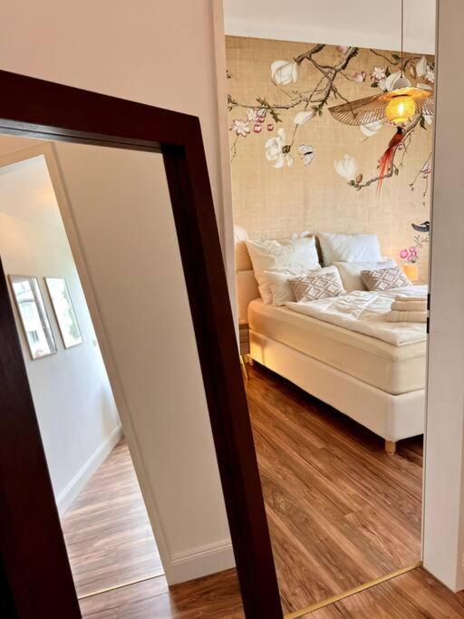Bali Home Stylische Wohnung Mit Terrasse Schoenefeld Ngoại thất bức ảnh