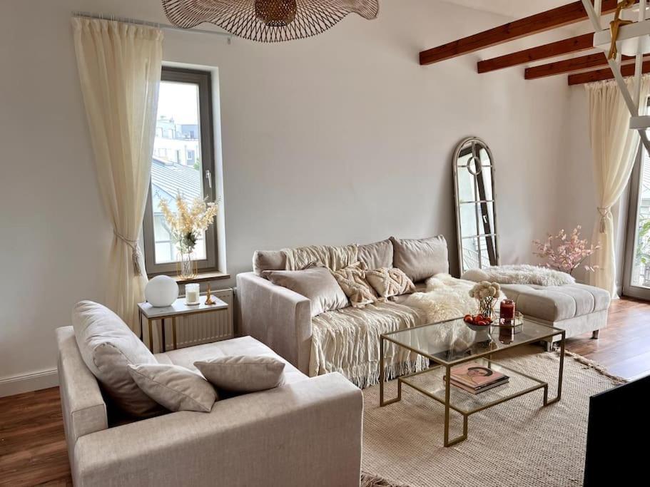Bali Home Stylische Wohnung Mit Terrasse Schoenefeld Ngoại thất bức ảnh