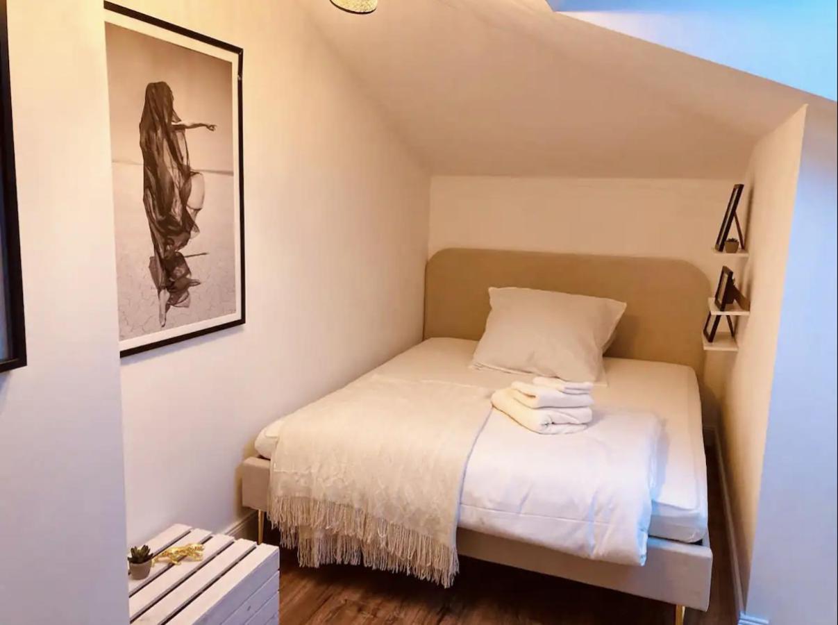 Bali Home Stylische Wohnung Mit Terrasse Schoenefeld Ngoại thất bức ảnh